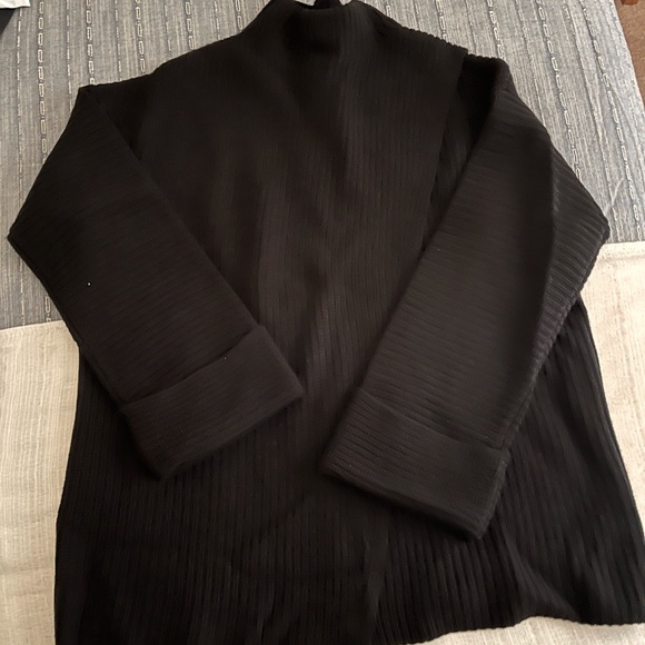 Athleta Azalea Sweater in black
Size medium smoke free pet free home - Picture 6 of 8